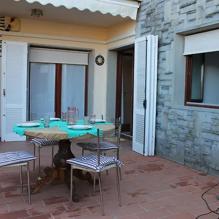 Ameglia Residence * אמליה