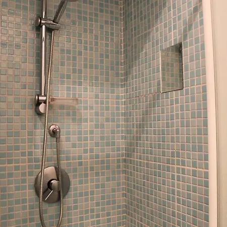 Ameglia Residence דירה אמליה